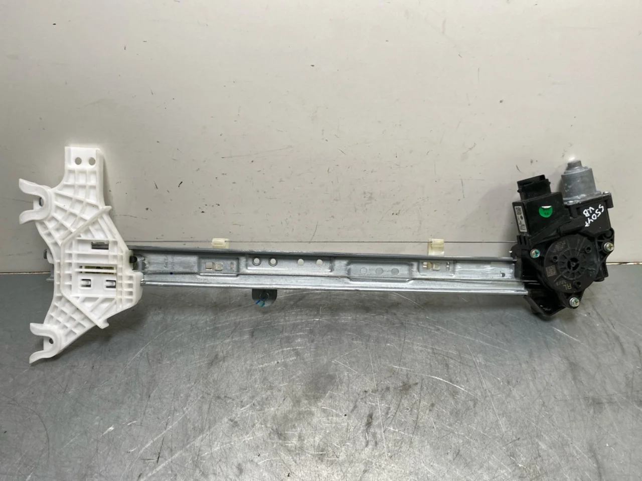 Electric window regulator, complete view 2