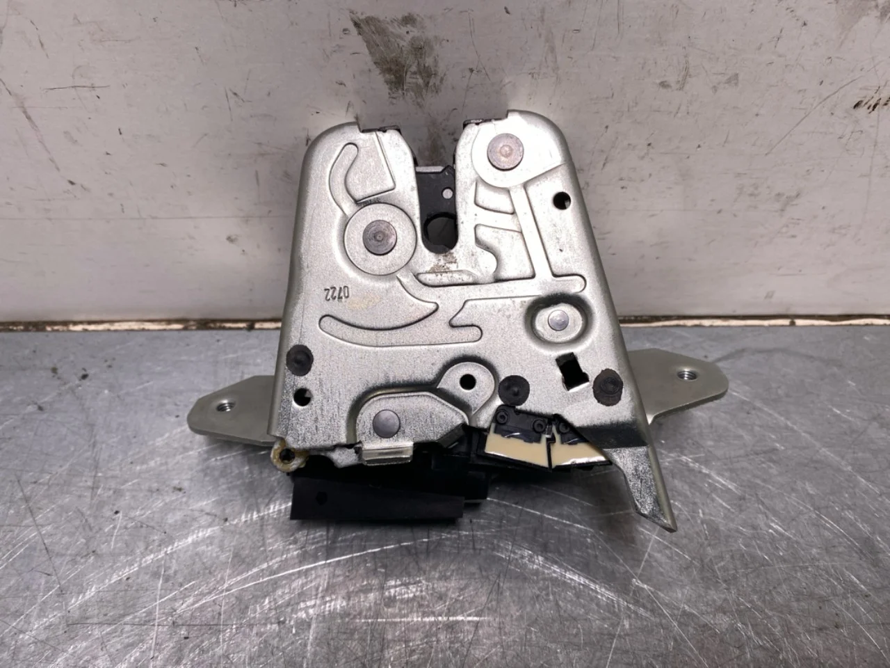 Mercedes EQB X243 2022- Tailgate lock
