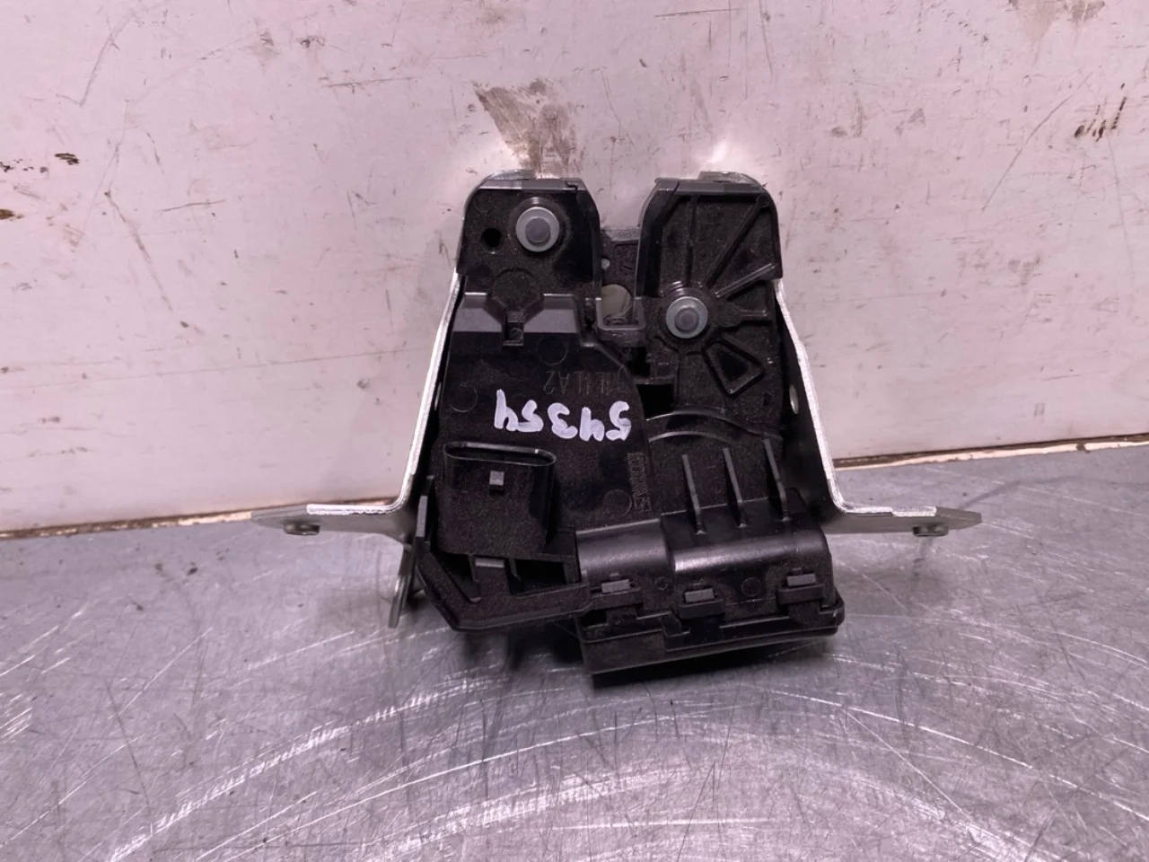 Mercedes EQB X243 2022- Tailgate lock view 2