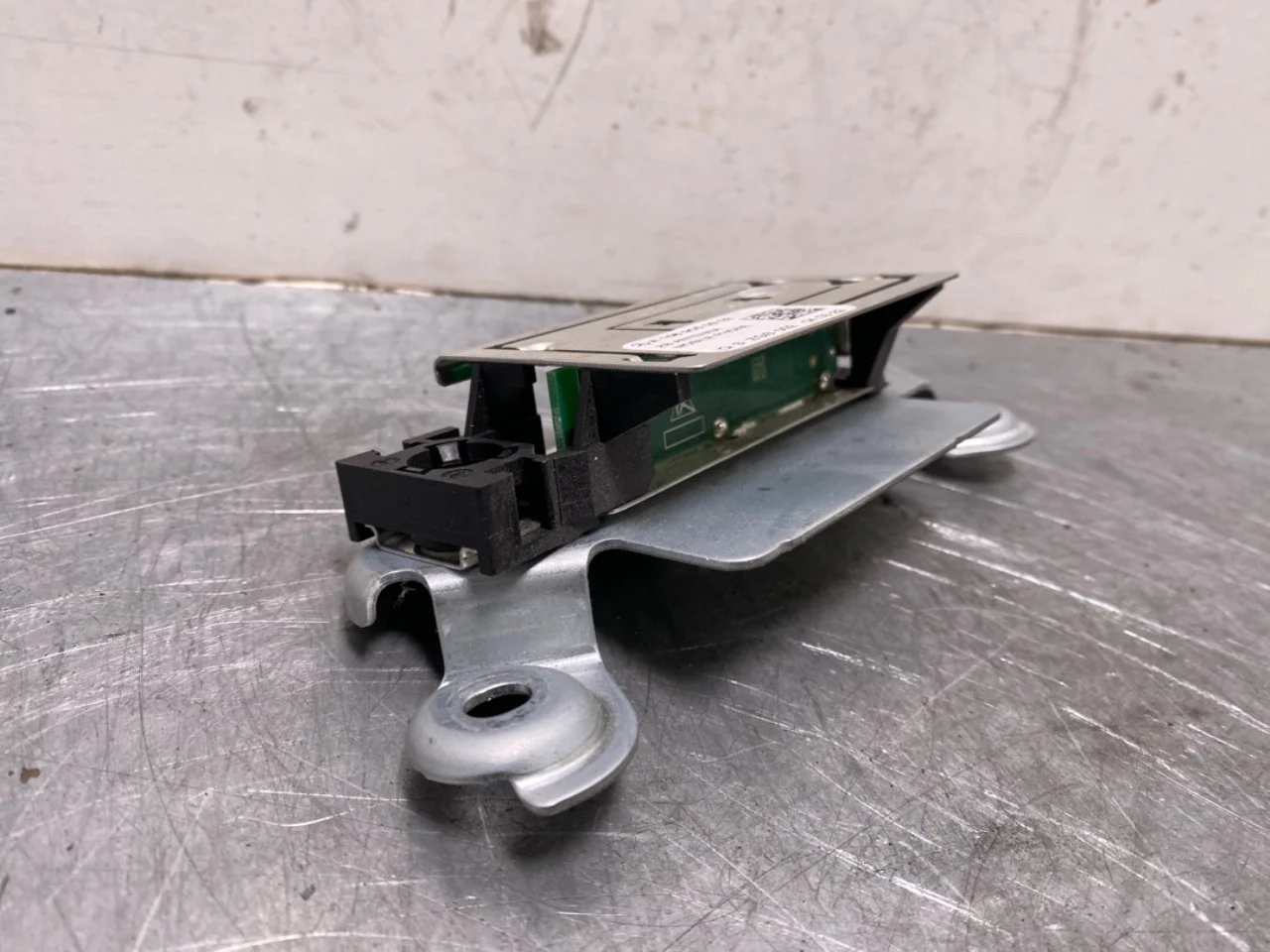 Mercedes EQB X243 2022- Antenna view 3