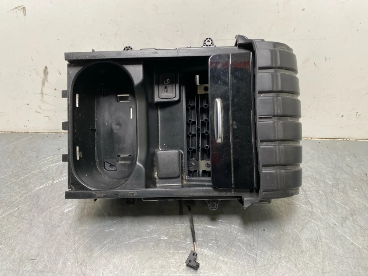 Mercedes EQB X243 2022- Cup holder