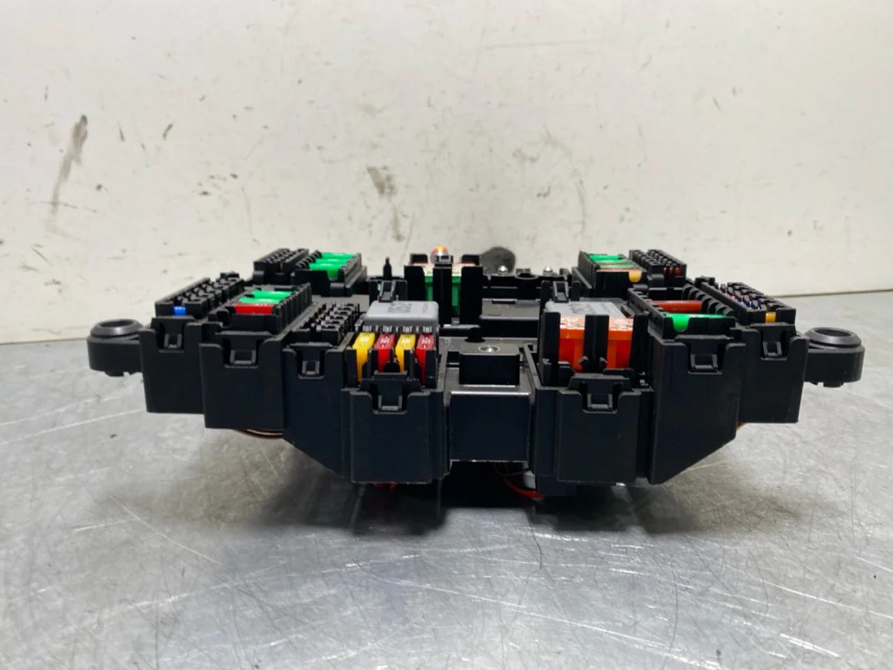Mercedes EQB X243 2022- Biztosítékdoboz / elektromos központ nézet 3