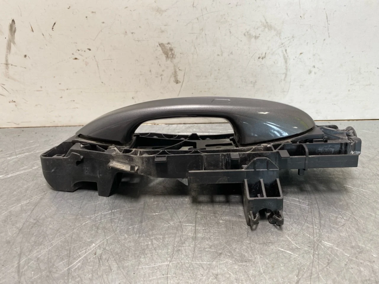 Mercedes EQB X243 2022- Left exterior door handle view 2