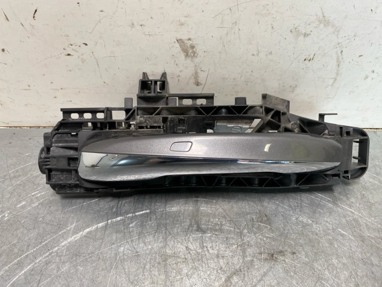 Mercedes EQB X243 2022- Left exterior door handle view 3