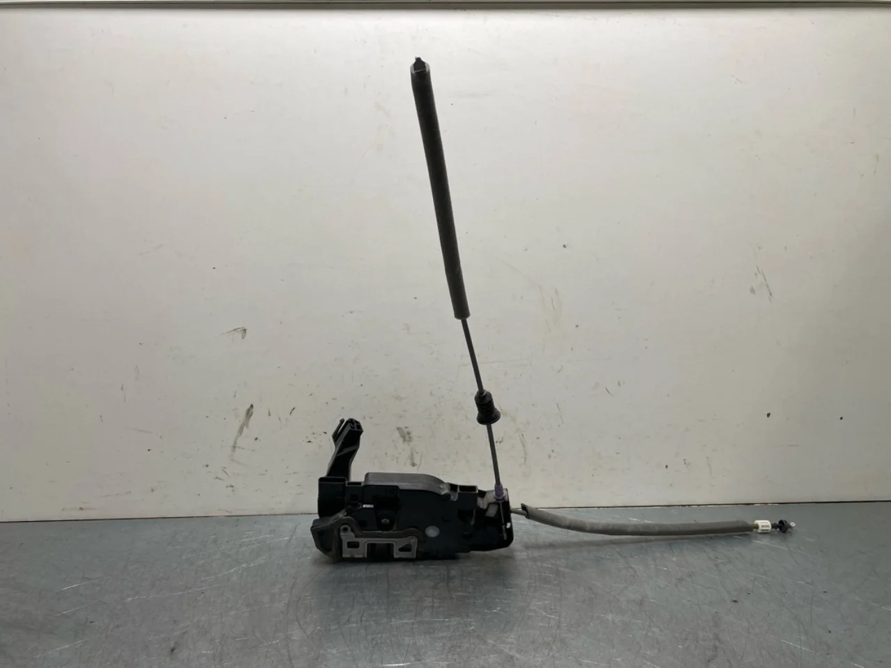 Mercedes EQB X243 2022- Door lock housing view 2