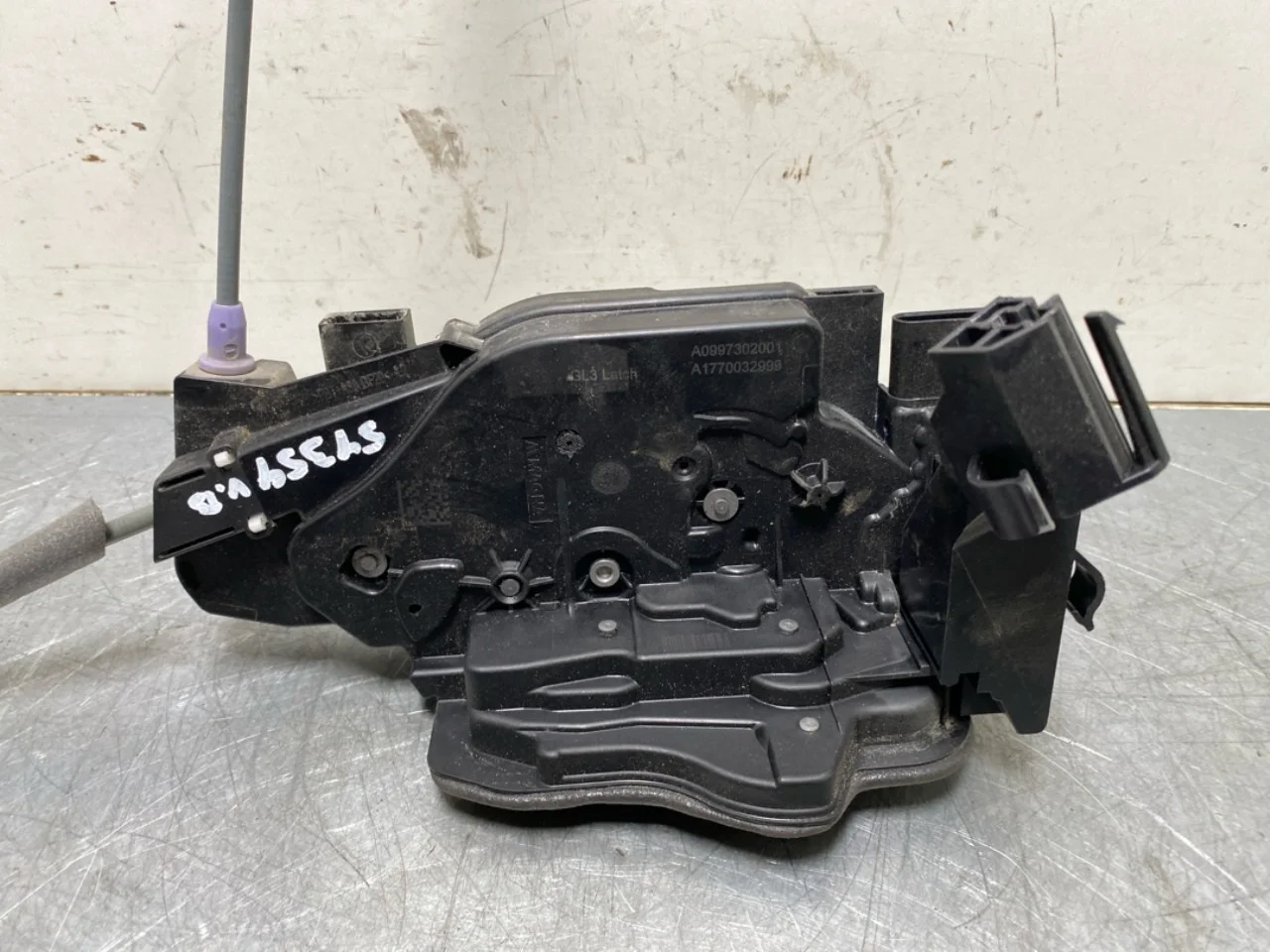 Mercedes EQB X243 2022- Door lock housing view 3