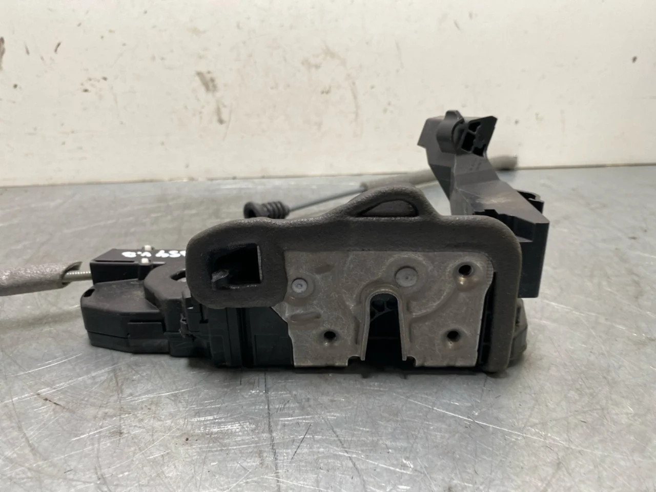 Mercedes EQB X243 2022- Door lock housing view 4