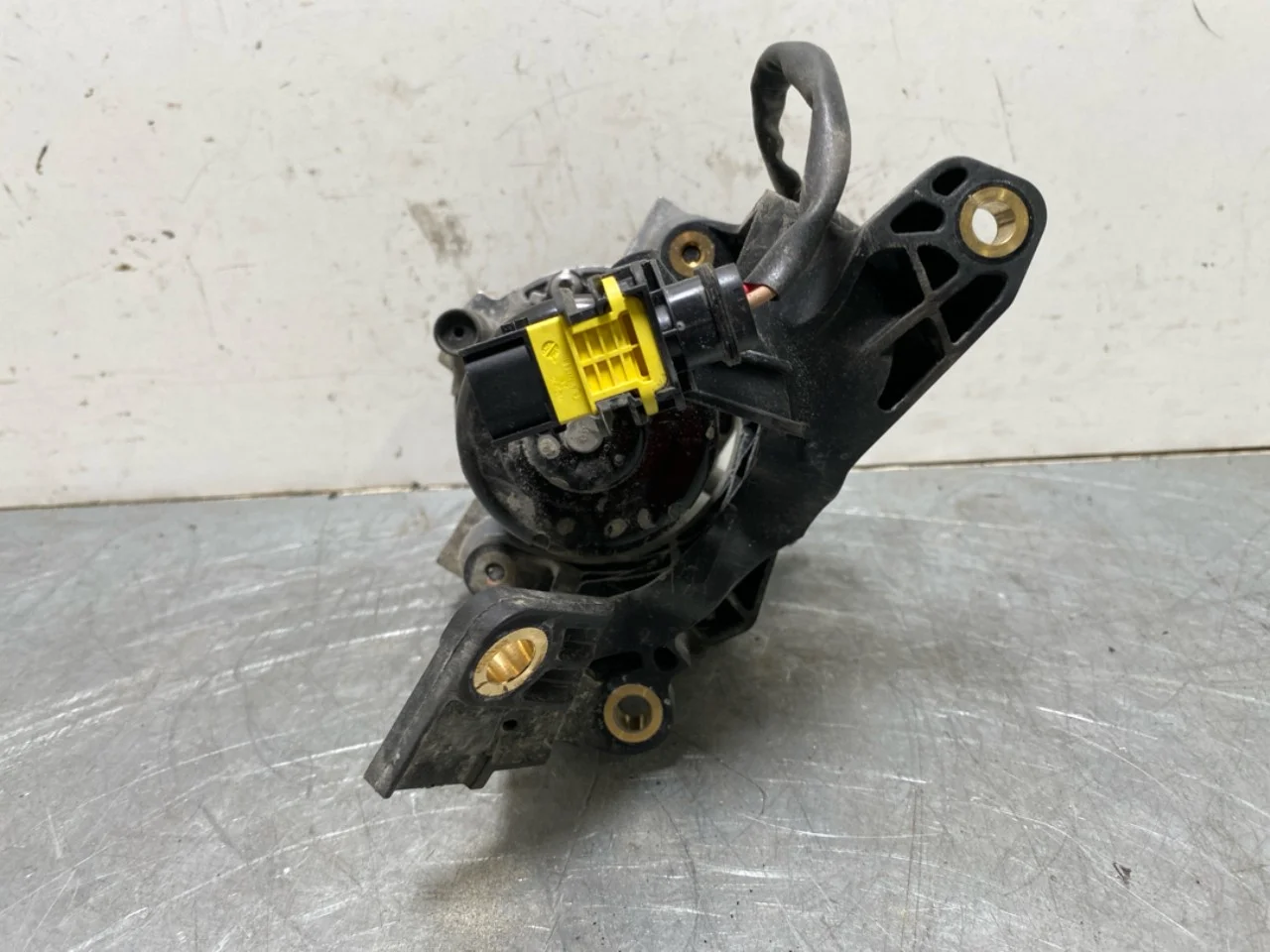 Mercedes EQB X243 2022- Vacuum pump view 3