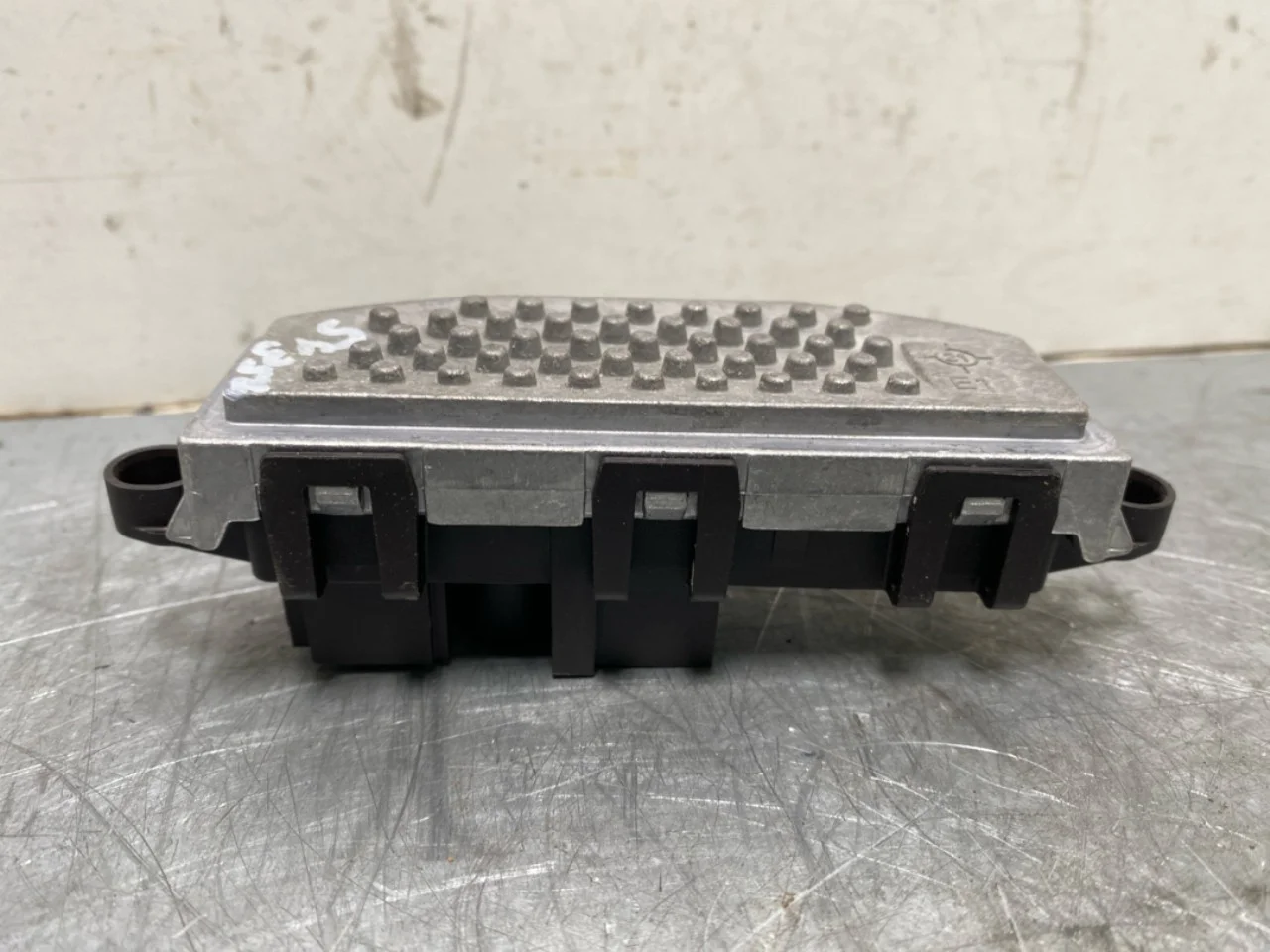 Mercedes EQB X243 2022- Fűtésventilátor előtét ellenállás nézet 2