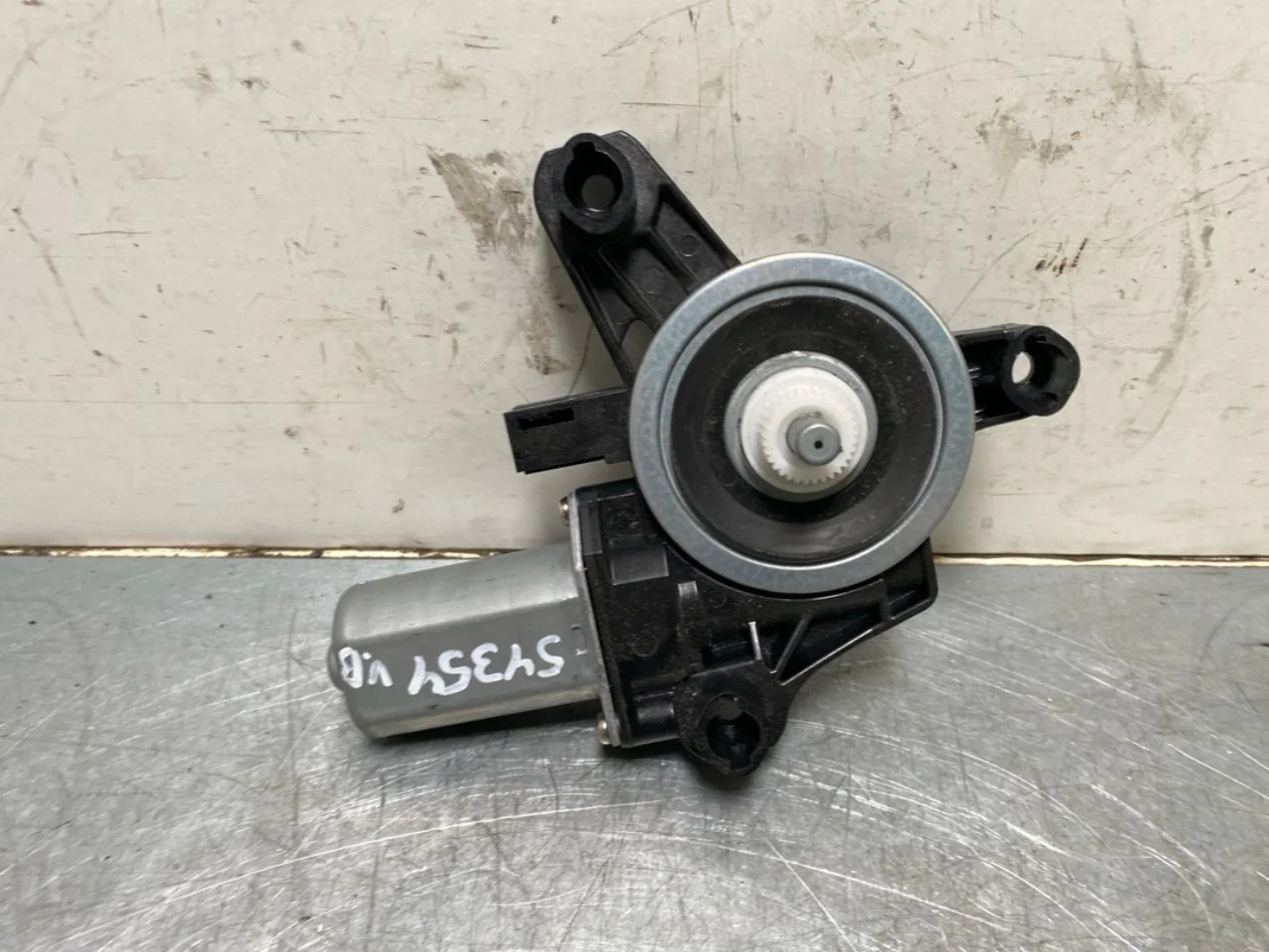 Mercedes EQB X243 2022- Window regulator motor