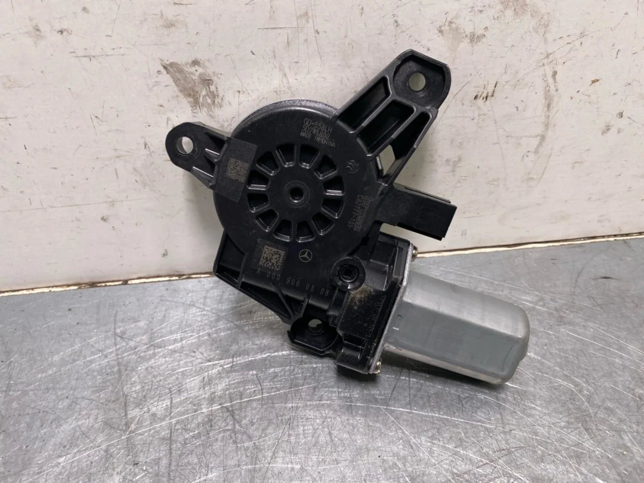 Mercedes EQB X243 2022- Window regulator motor view 2