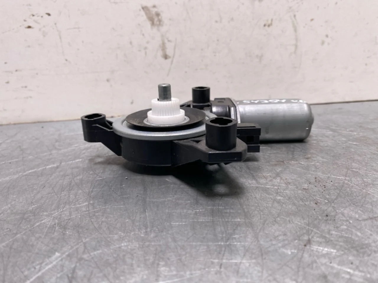 Mercedes EQB X243 2022- Window regulator motor view 3