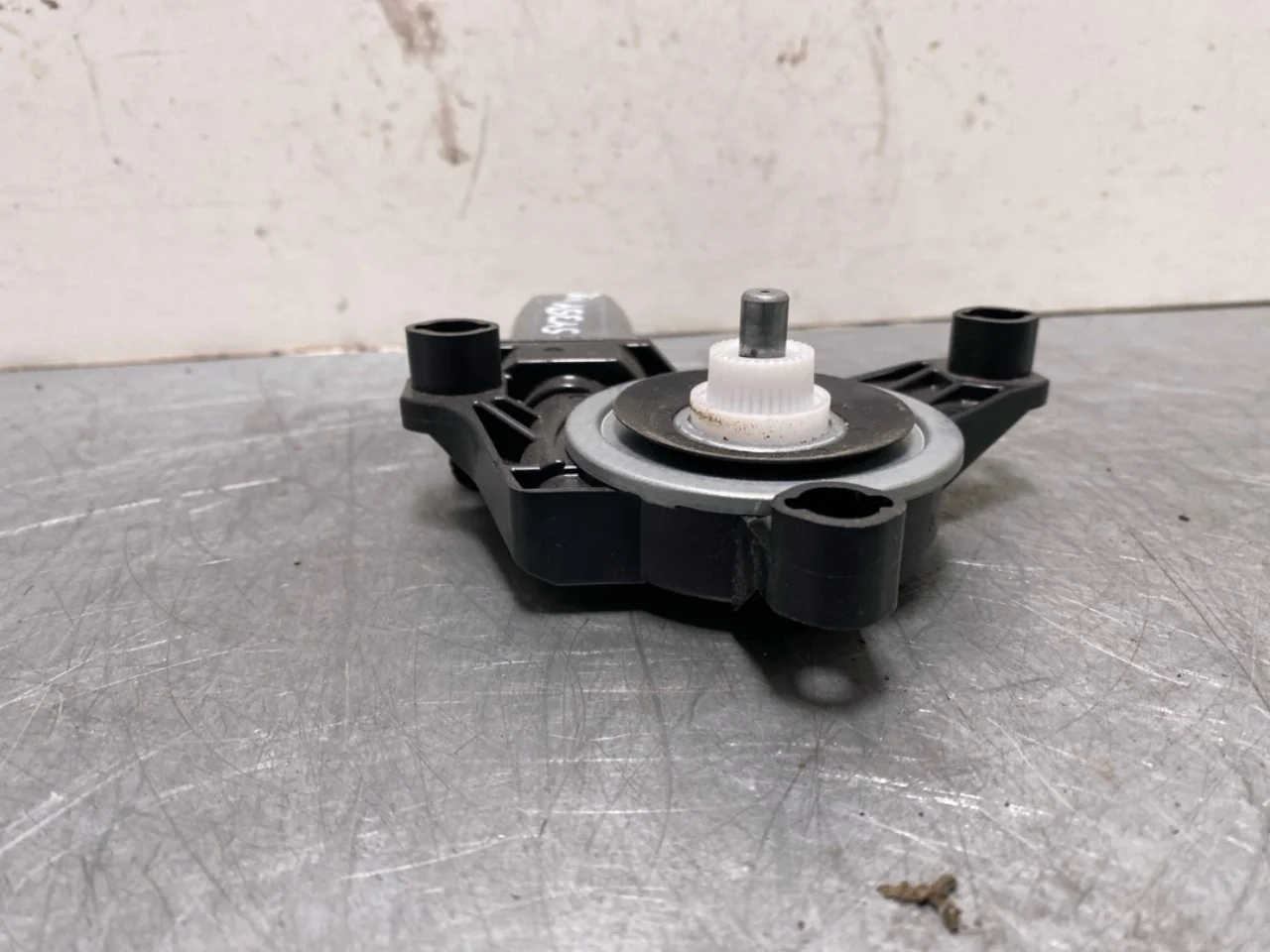 Mercedes EQB X243 2022- Window regulator motor view 4