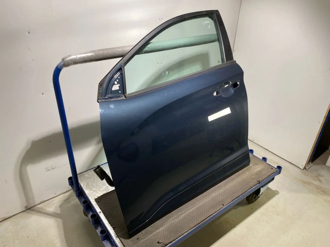 Hyundai KONA / ELECTRIC 2018-23 Ajtó, 4 ajtós, első, bal nézet 2