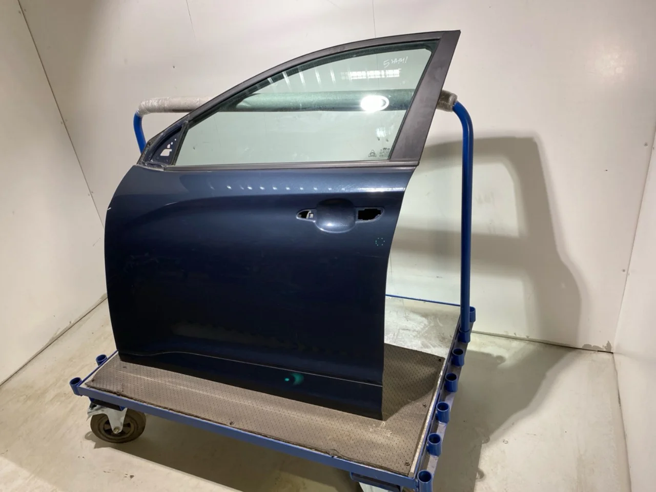 Hyundai KONA / ELECTRIC 2018-23 Ajtó, 4 ajtós, első, bal nézet 3