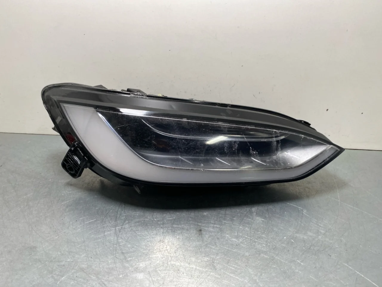 Tesla MODEL X 2016- Far dreapta