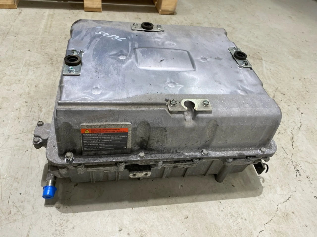 Nissan LEAF 2017-24 Battery charger view 4