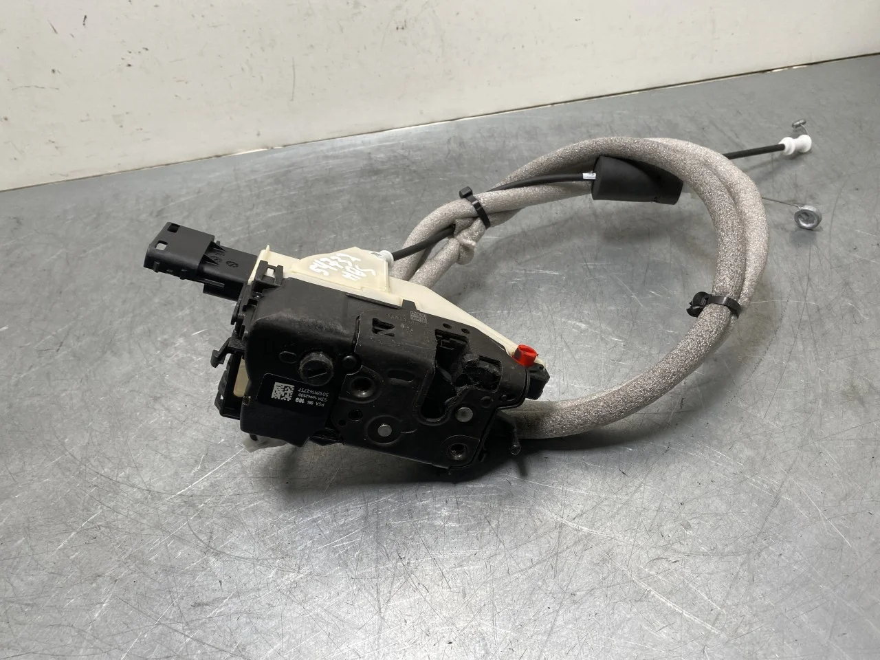 Opel / Vauxhall VIVARO 2020- Door lock housing view 2
