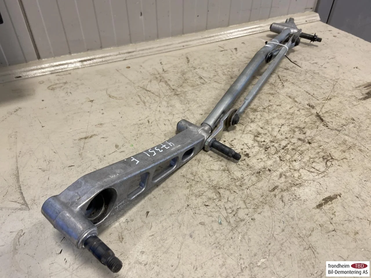 Mercedes EQA H243 2021- Windshield wiper linkage