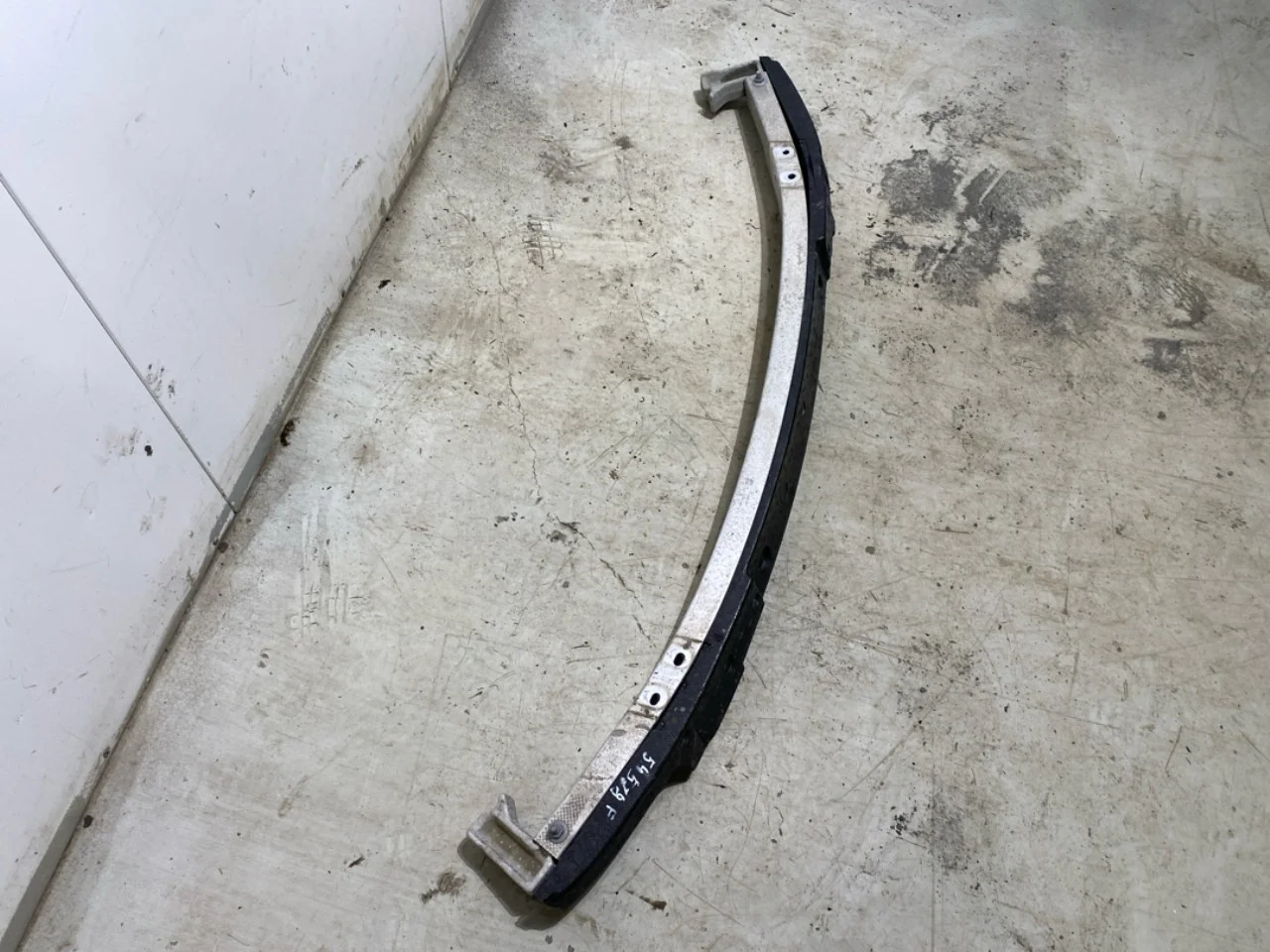 Tesla MODEL Y 2021- Bumper reinforcement beam, front view 2