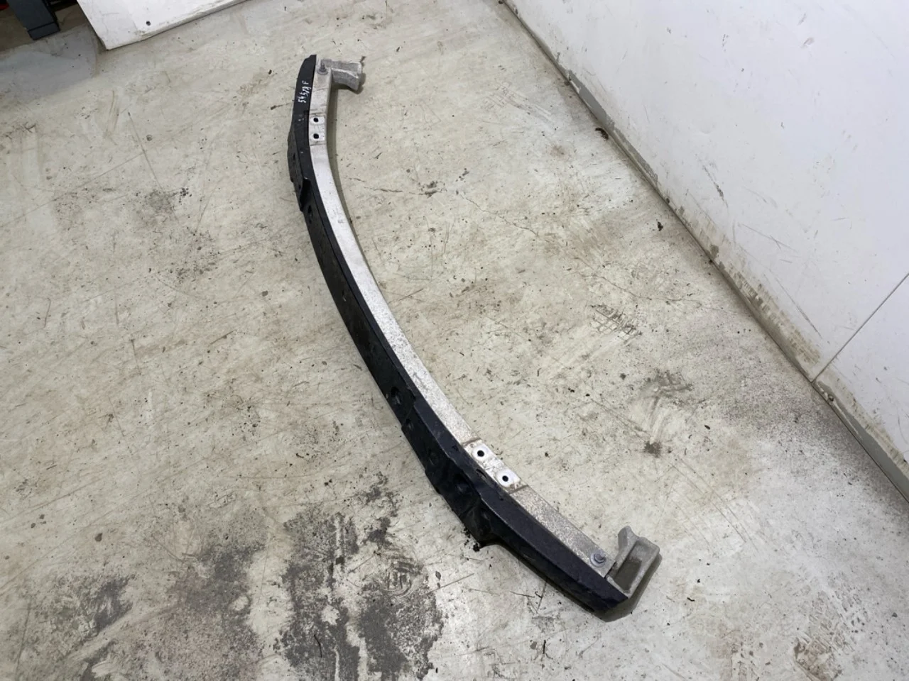 Tesla MODEL Y 2021- Bumper reinforcement beam, front view 3