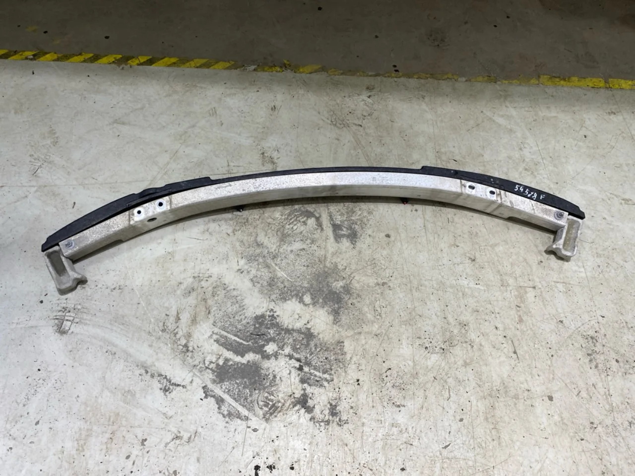 Tesla MODEL Y 2021- Bumper reinforcement beam, front view 4