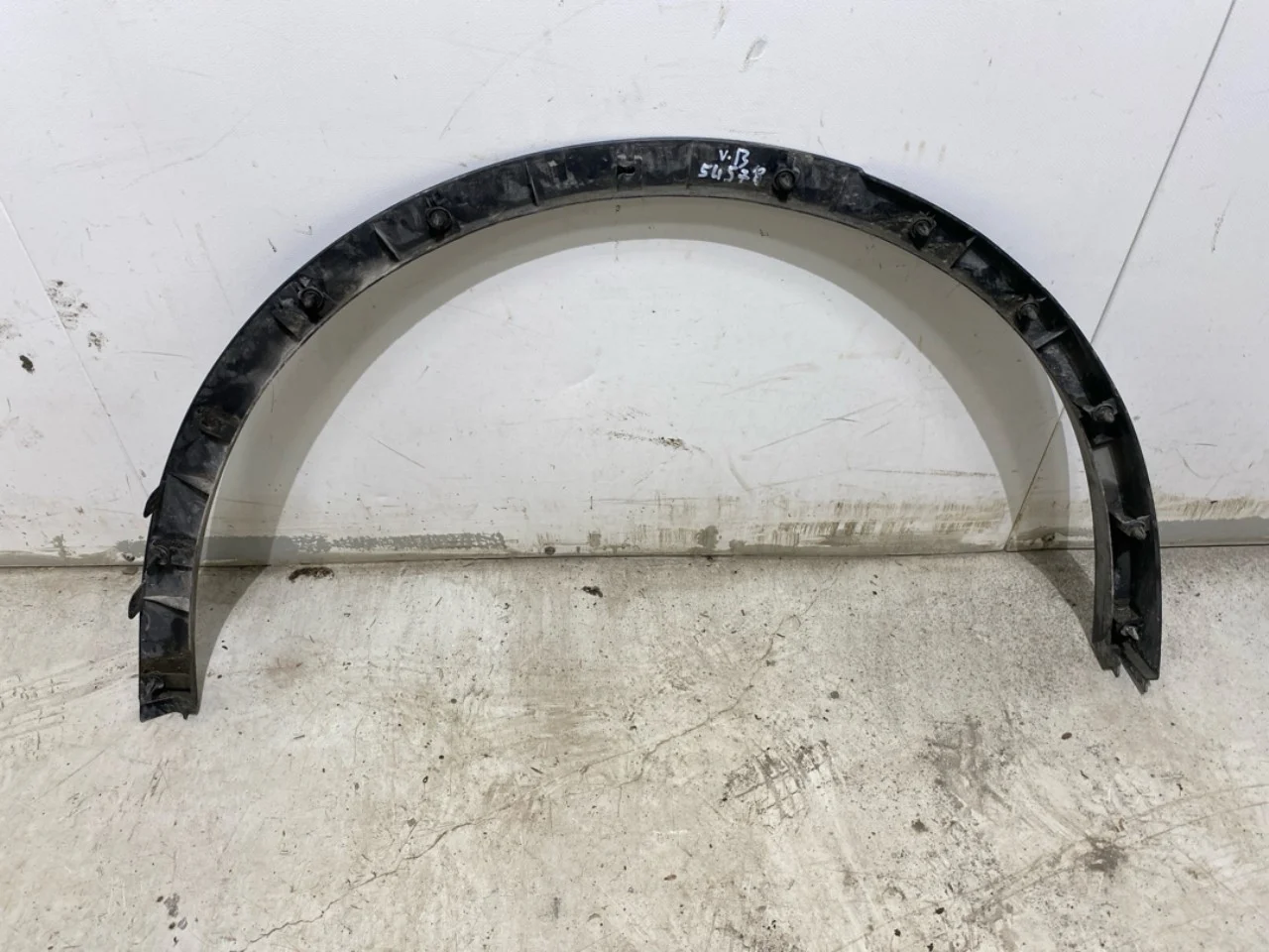 Tesla MODEL Y 2021- Wheel arch trim view 4