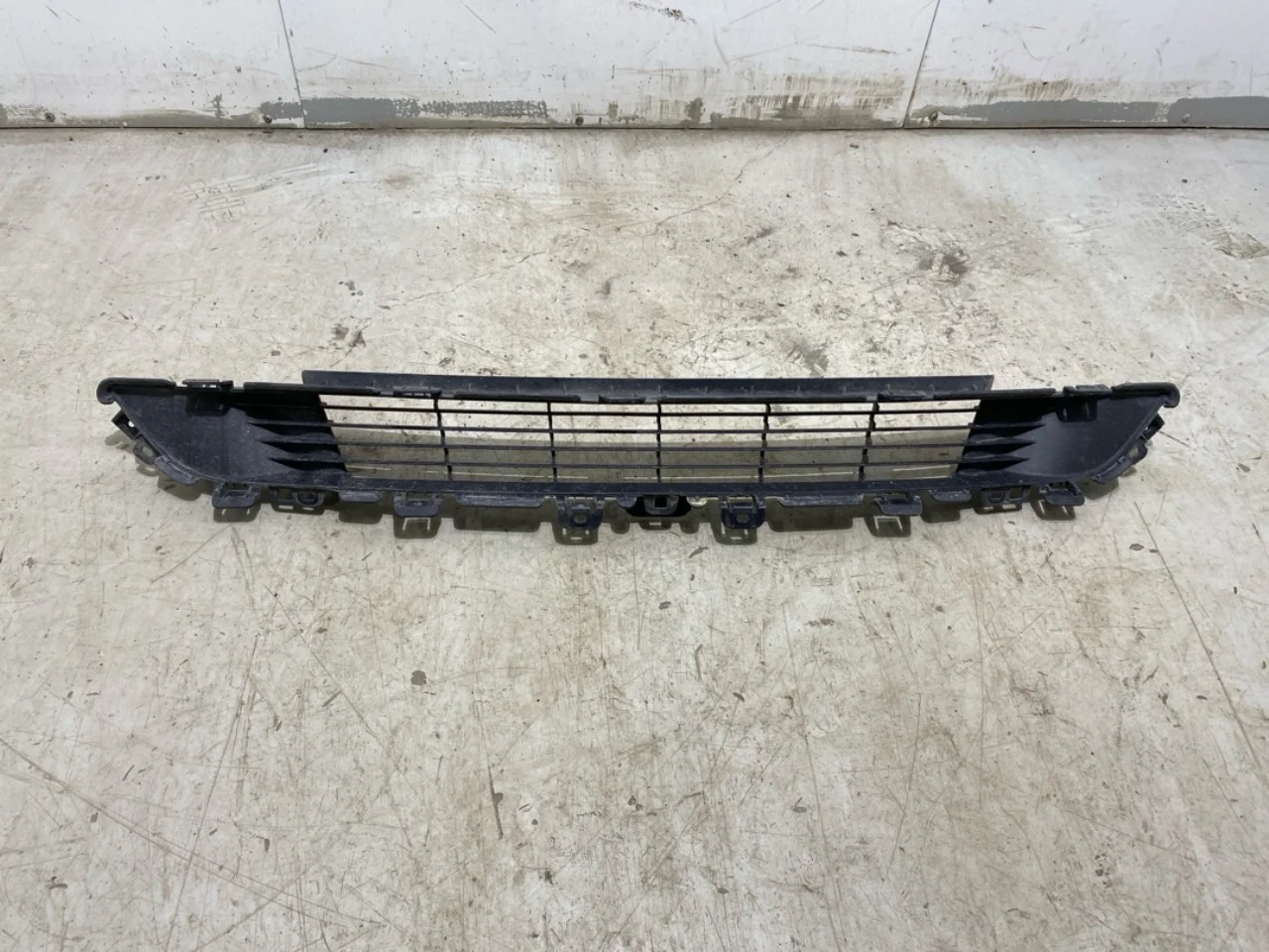 Tesla MODEL Y 2021- Grille, center section