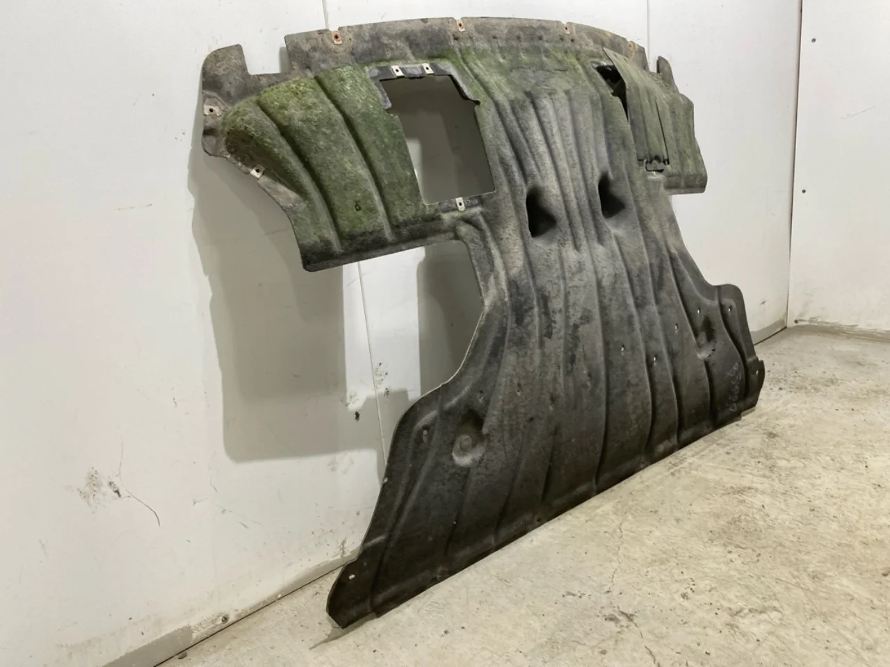Ford MUSTANG MACH-E 2021- Underbody protection plate (engine/gearbox/floor) view 2