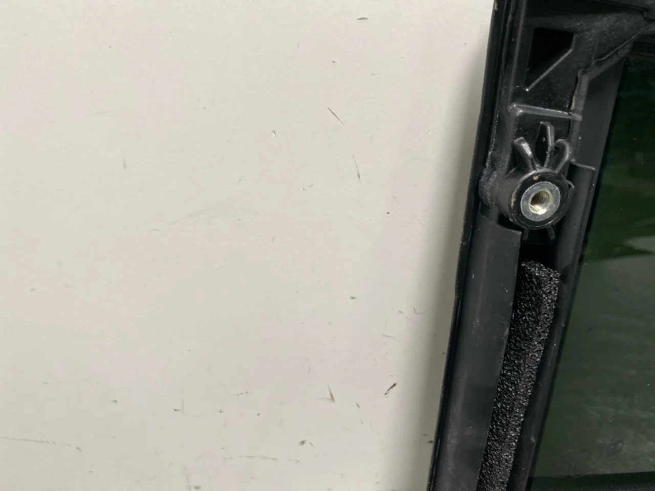 Door glass, 4-door, rear right view 4