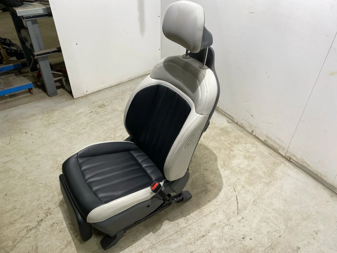 Front seat, right view 2