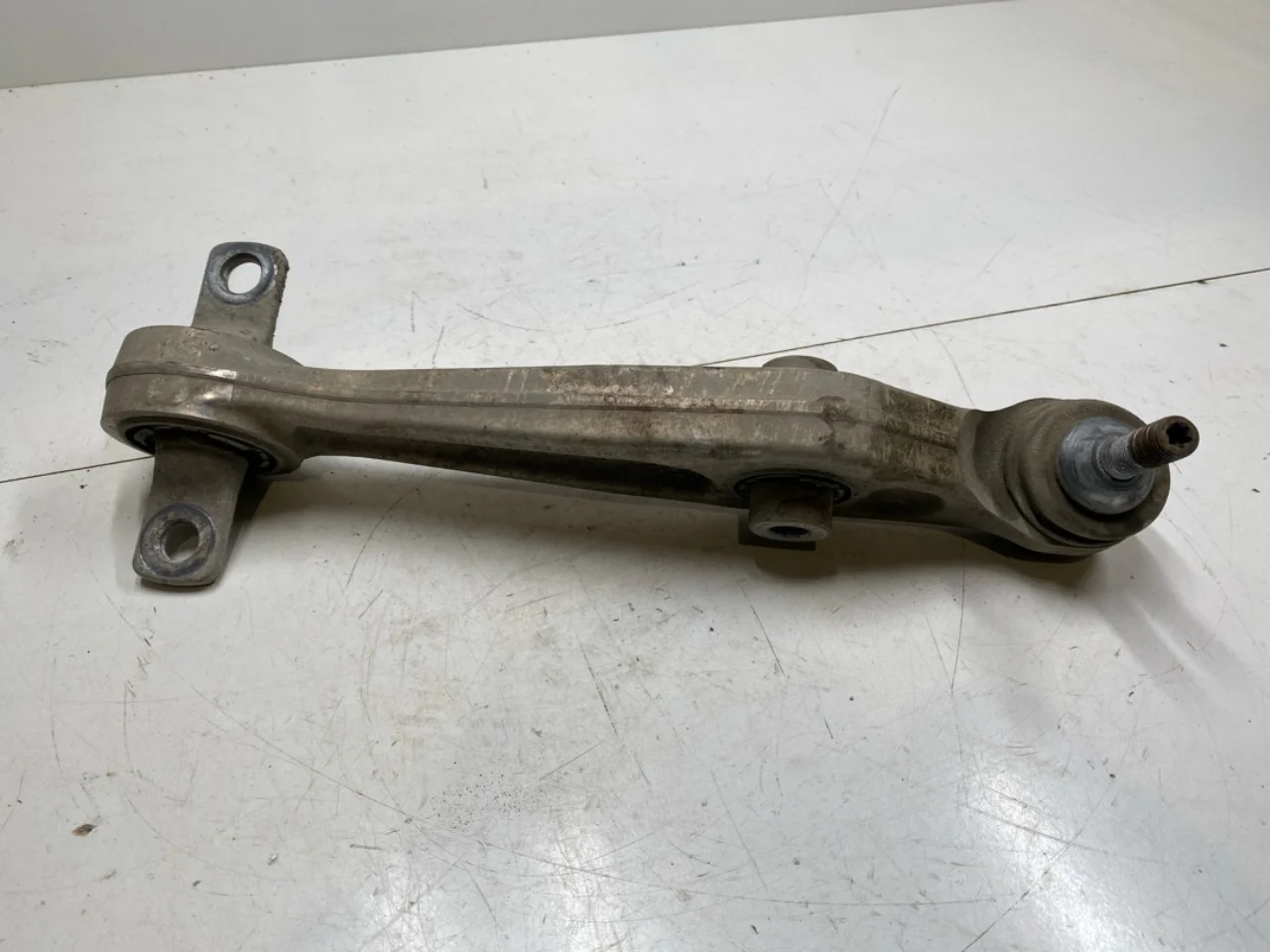 Tesla MODEL 3 2017--> Front left control arm