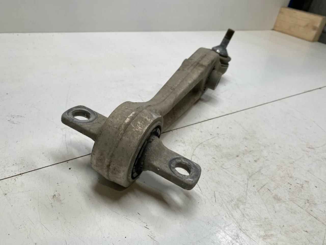 Tesla MODEL 3 2017--> Front left control arm view 3