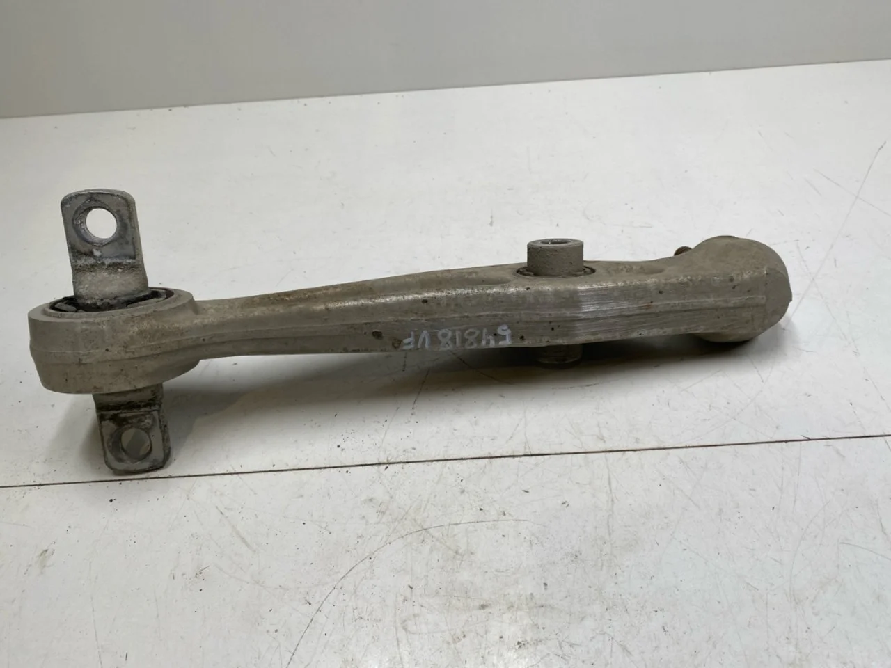 Tesla MODEL 3 2017--> Front left control arm view 4