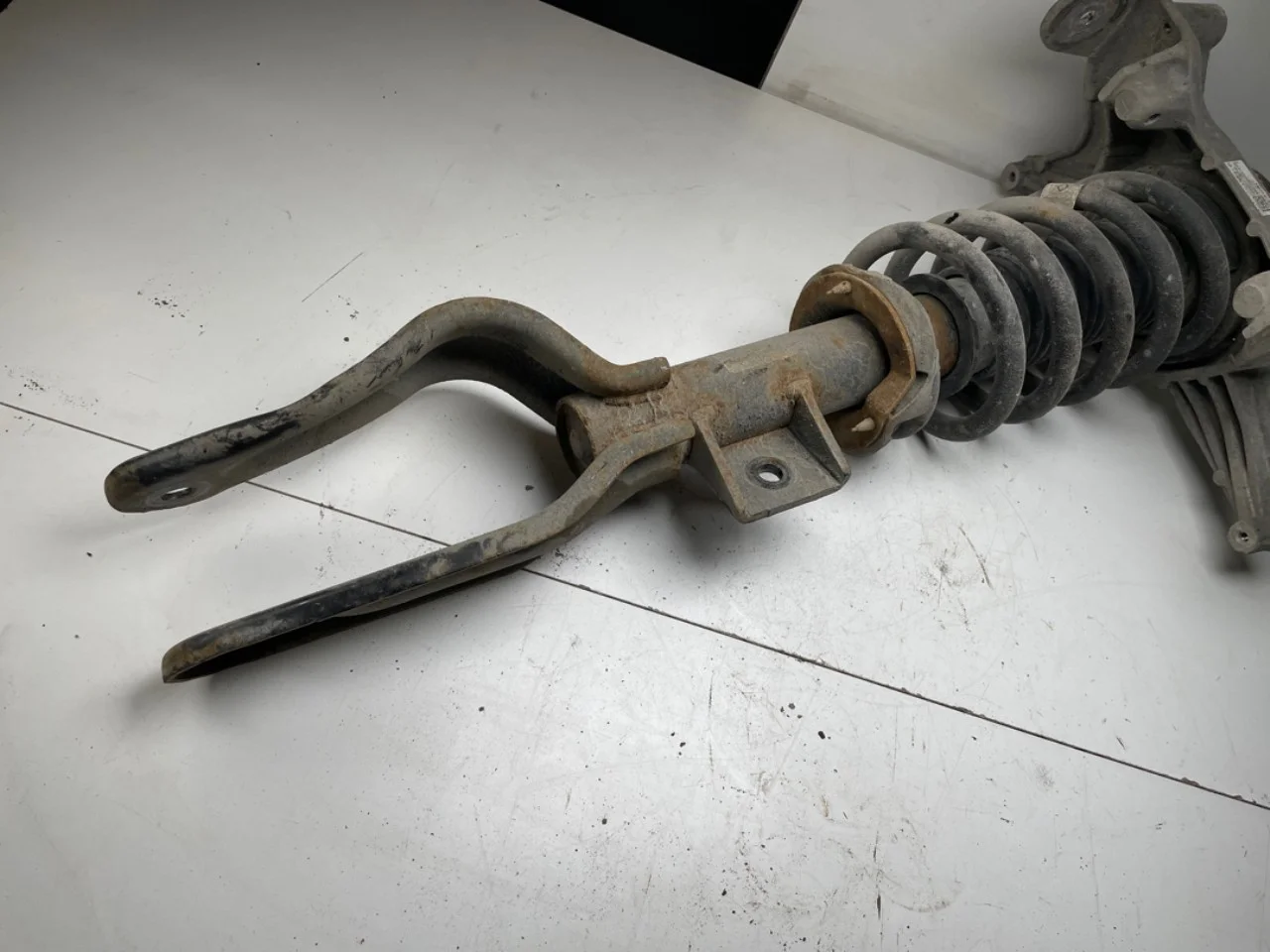 Tesla MODEL 3 2017--> Strut assembly, front left view 3