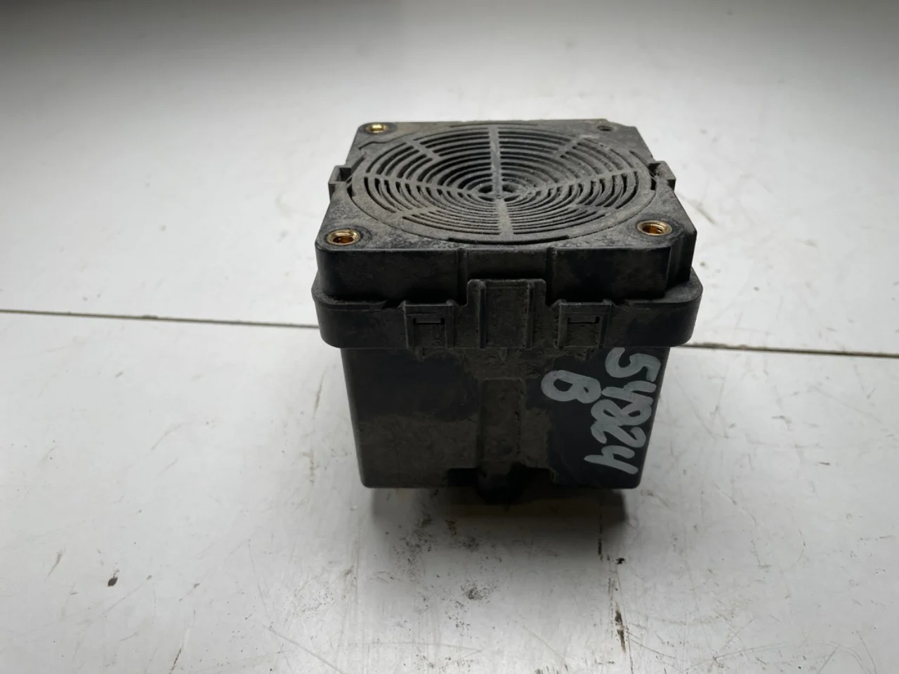 Mercedes EQE SUV X294 2022- Difuzor sunet motor