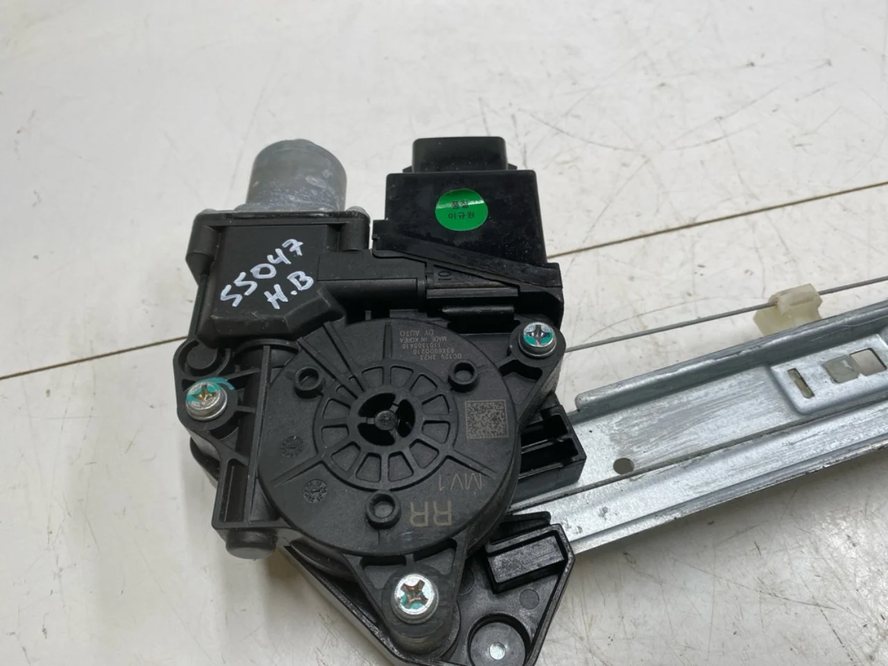 Electric window regulator, complete view 3