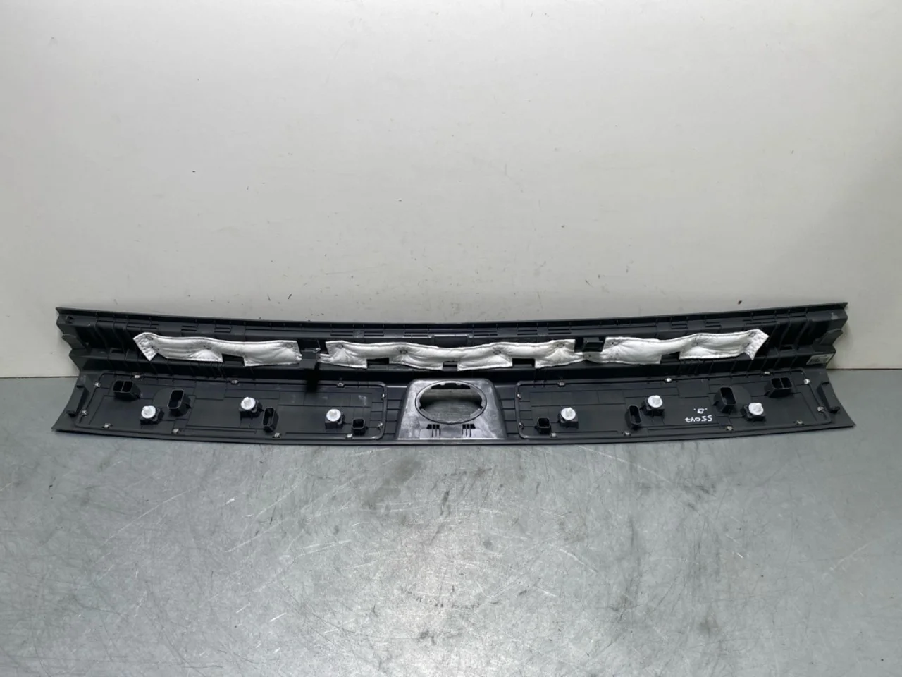 Trim molding, other view 3