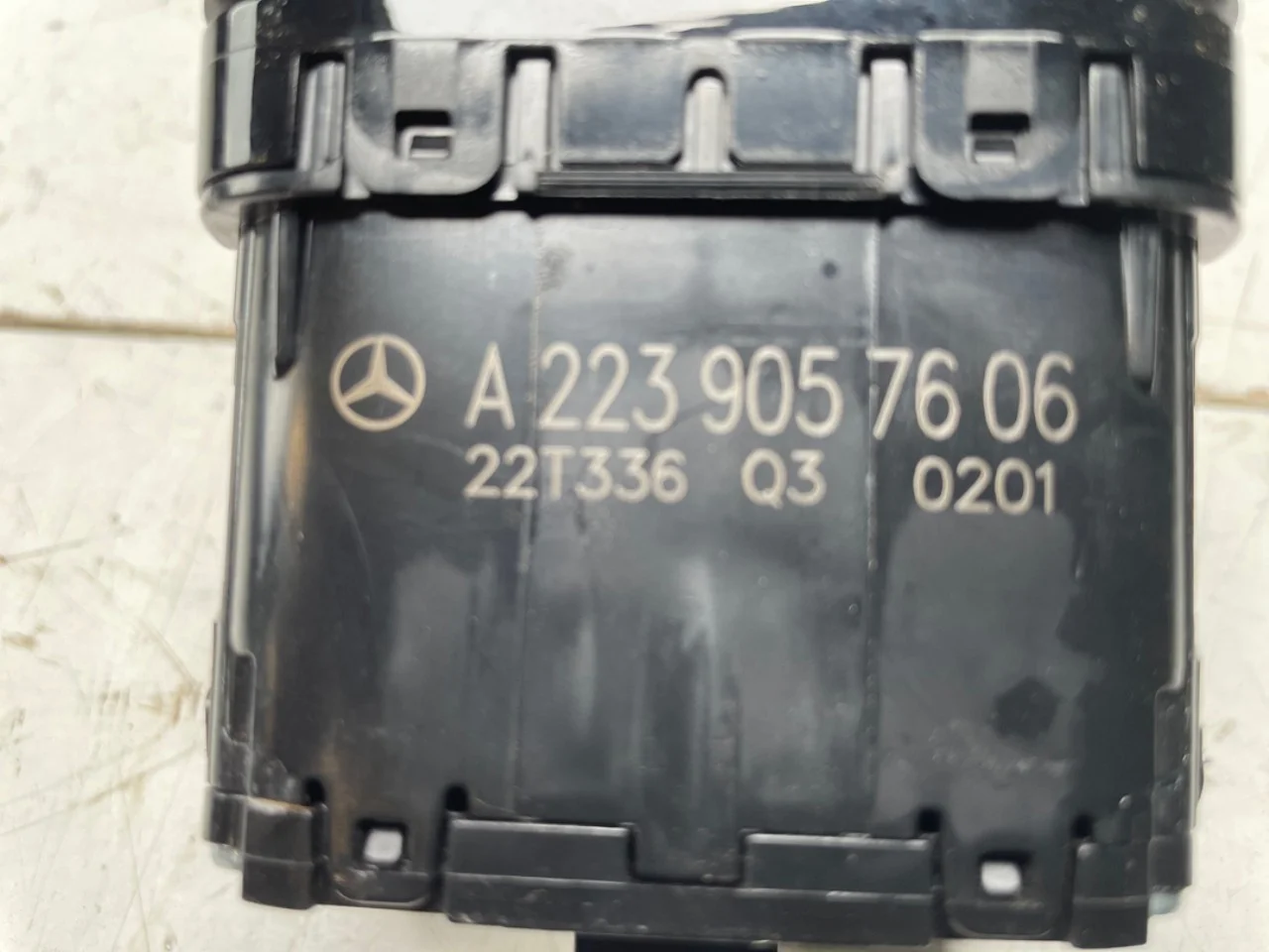Mercedes EQE SUV X294 2022- Rögzítőfék kapcsoló nézet 3