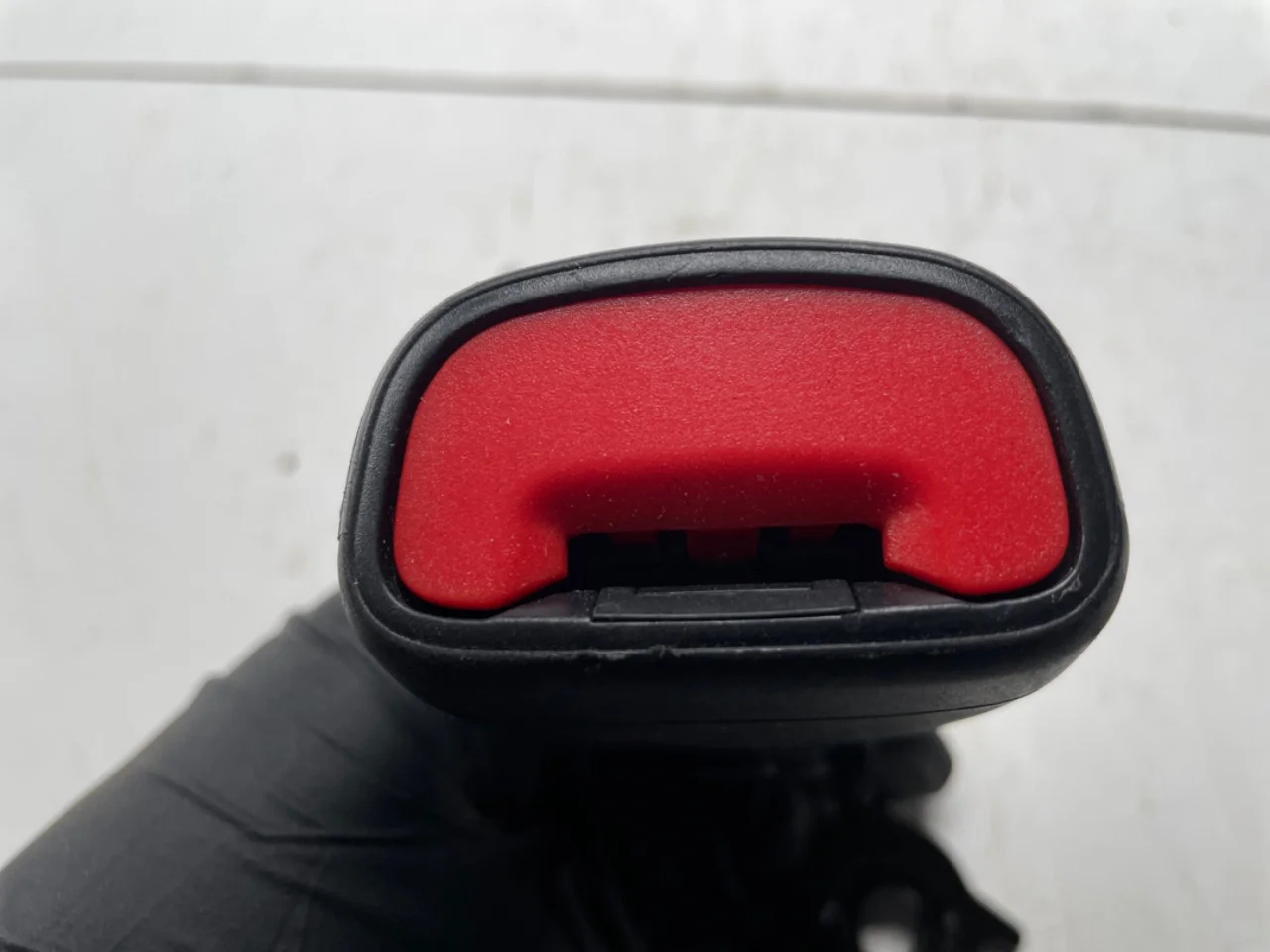Mercedes EQE SUV X294 2022- Seat belt buckle / anchor view 3