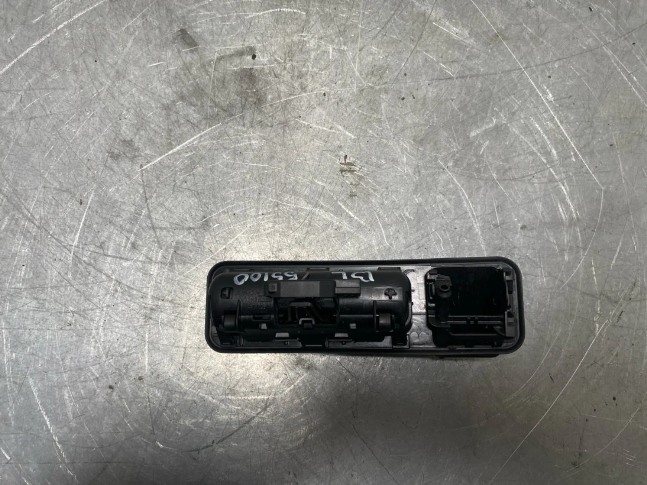 BMW X1/IX1 U11 2023- Tailgate exterior handle view 3
