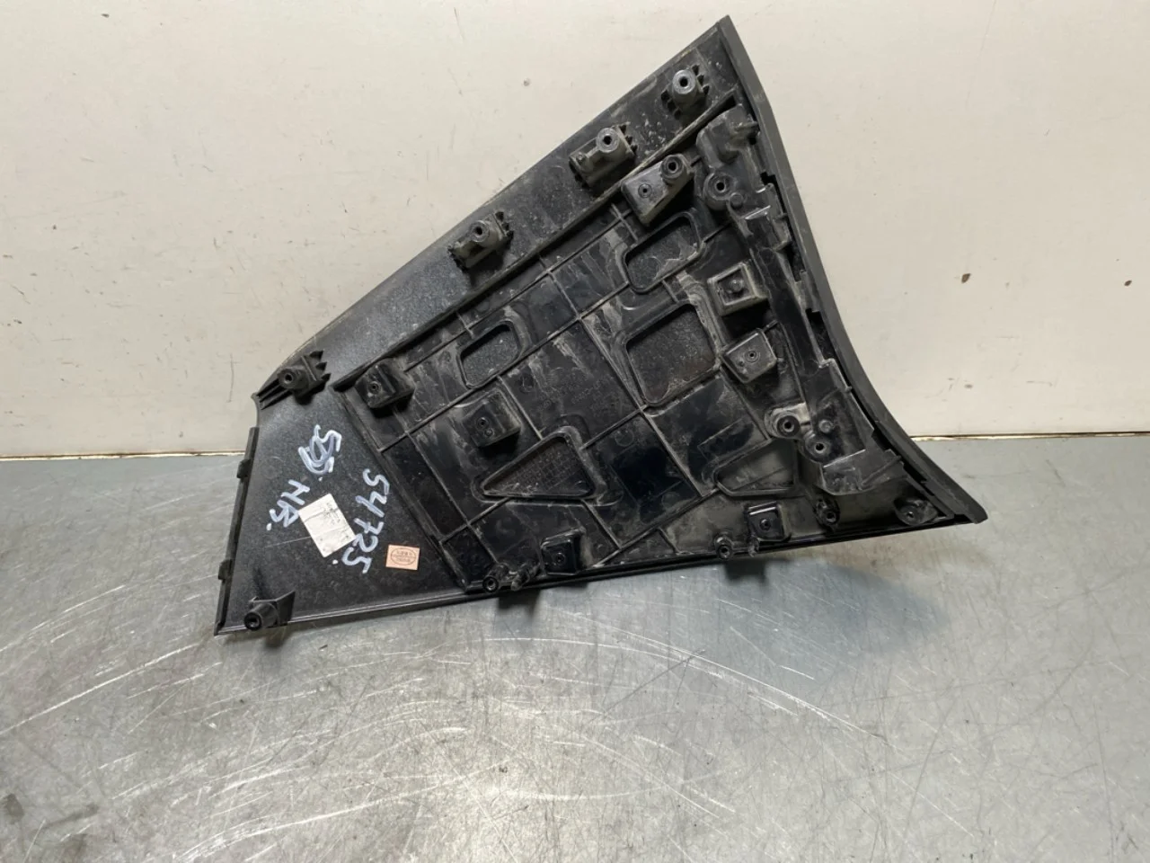 Kia EV6 2022- Bumper section, rear right view 4