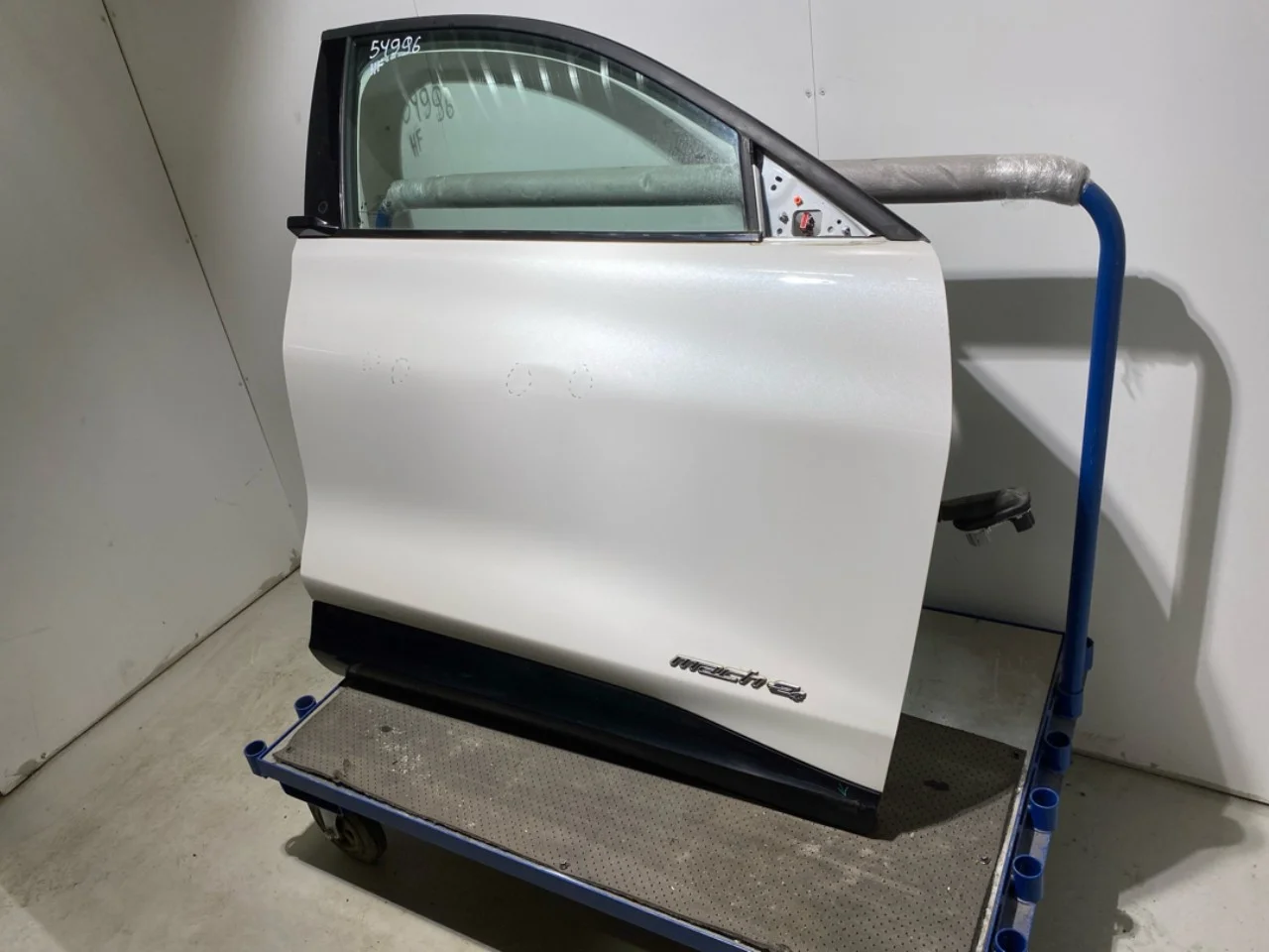 Ford MUSTANG MACH-E 2021- Ajtó, 4 ajtós, első, jobb nézet 3