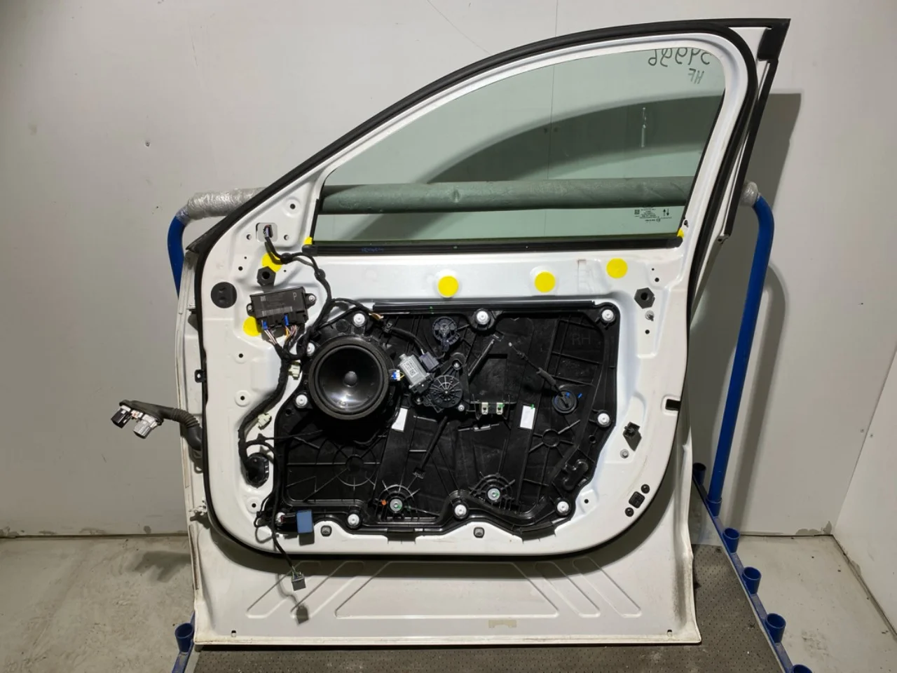 Ford MUSTANG MACH-E 2021- Ajtó, 4 ajtós, első, jobb nézet 4