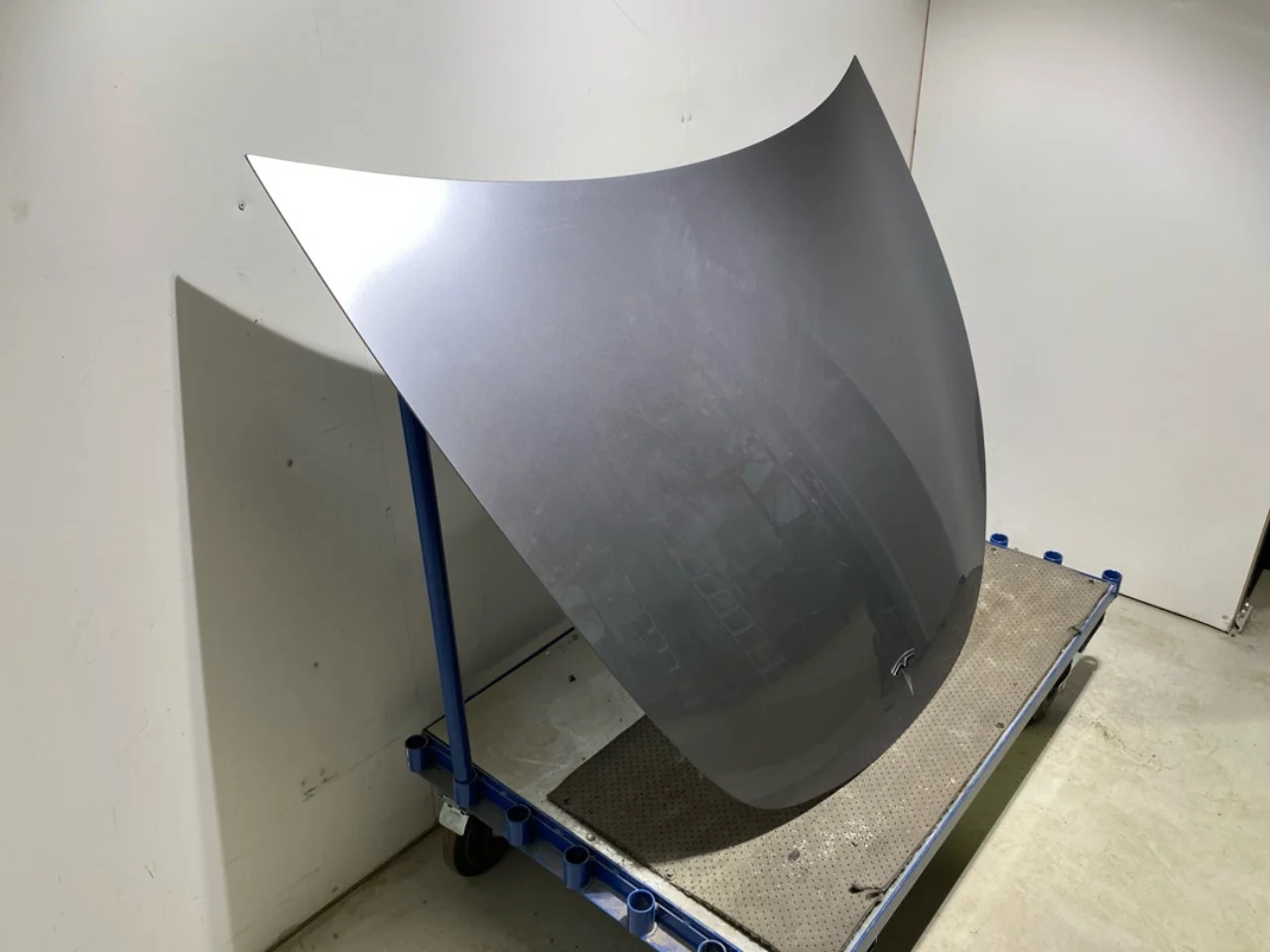 Tesla MODEL Y 2021- Bonnet view 2