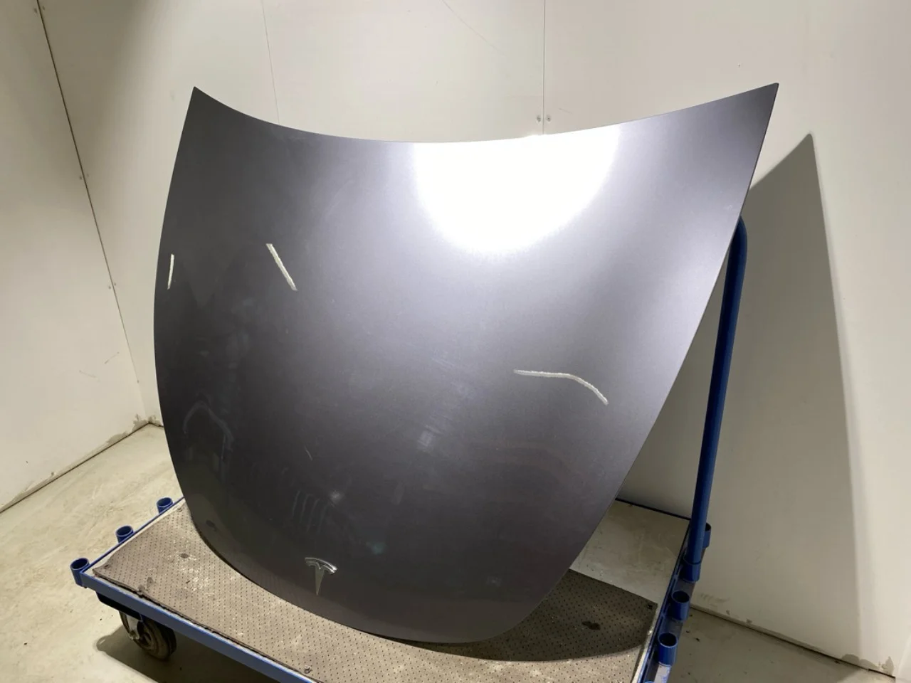 Tesla MODEL Y 2021- Bonnet view 3