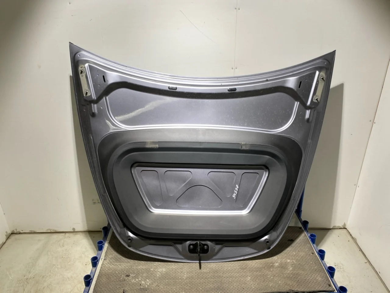 Tesla MODEL Y 2021- Bonnet view 4