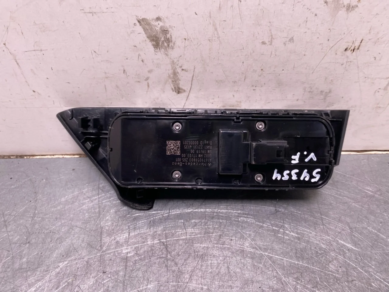 Mercedes EQB X243 2022- Window regulator switch view 2