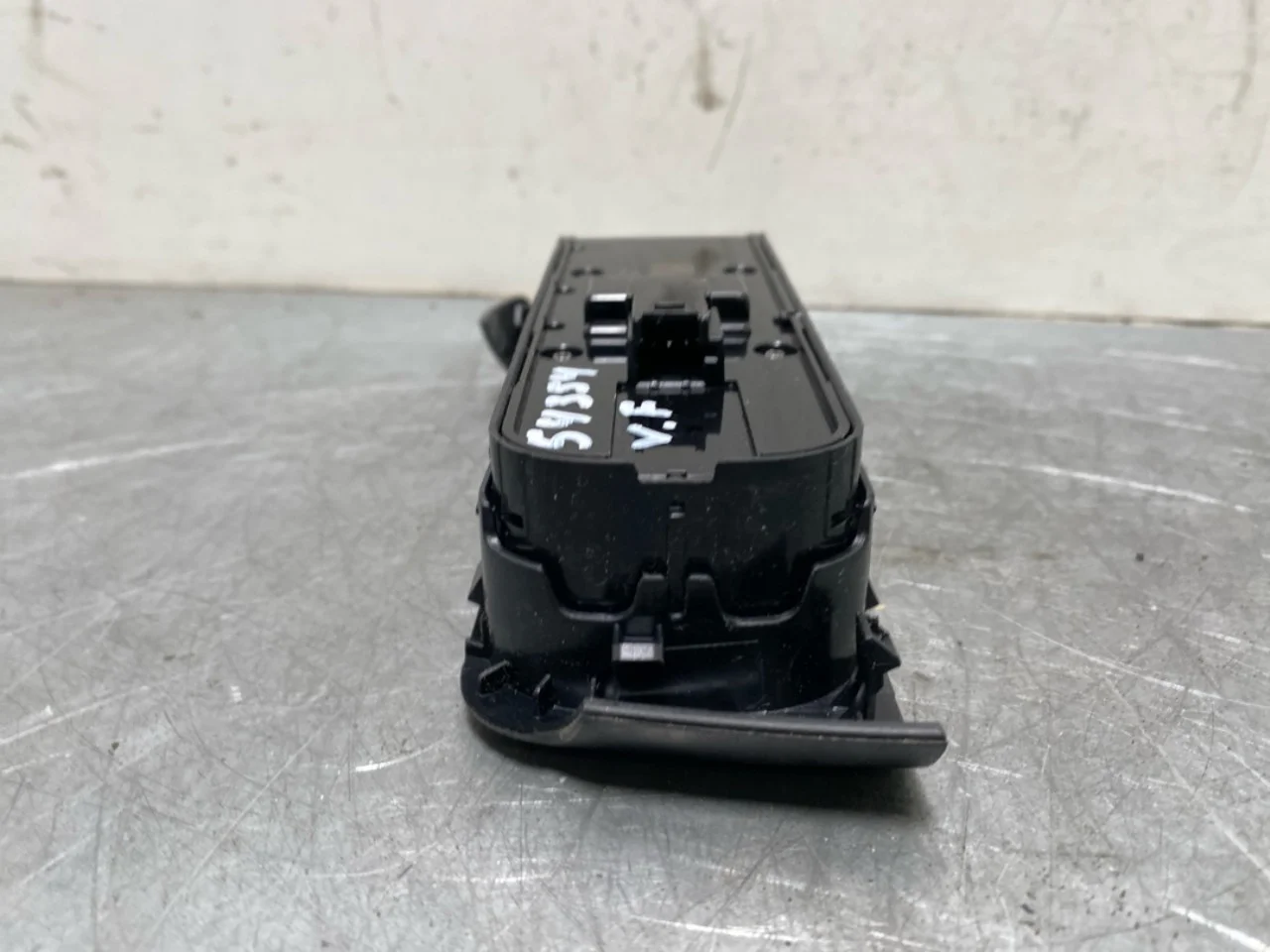 Mercedes EQB X243 2022- Window regulator switch view 4