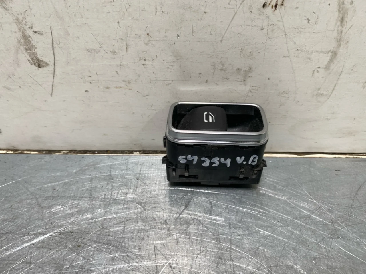 Mercedes EQB X243 2022- Window regulator switch view 2